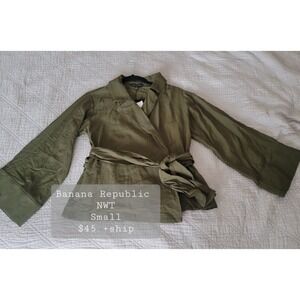 Banana Republic Factory Wrap Top — Size Small — NWT